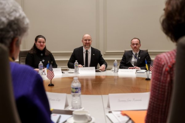 Шмигаль обговорив із міністеркою торгівлі США посилення технологічних санкцій проти РФ Шмигаль обговорив із міністеркою торгівлі США посилення технологічних санкцій проти РФ