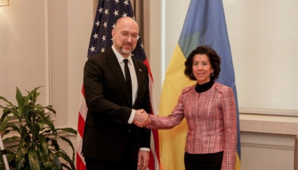 Шмигаль обговорив із міністеркою торгівлі США посилення технологічних санкцій проти РФ Шмигаль обговорив із міністеркою торгівлі США посилення технологічних санкцій проти РФ