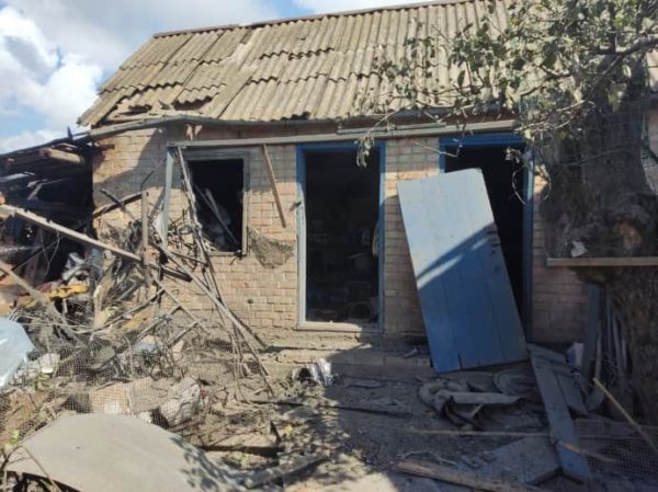 В Днепре и области из-за российских атак пострадали трое женщин В Днепре и области из-за российских атак пострадали трое женщин