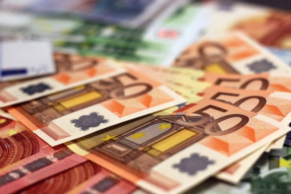 Курс валют на 9 апреля: евро в обменниках подорожал на 5 копеек
Курс валют на 9 апреля: евро в обменниках подорожал на 5 копеек