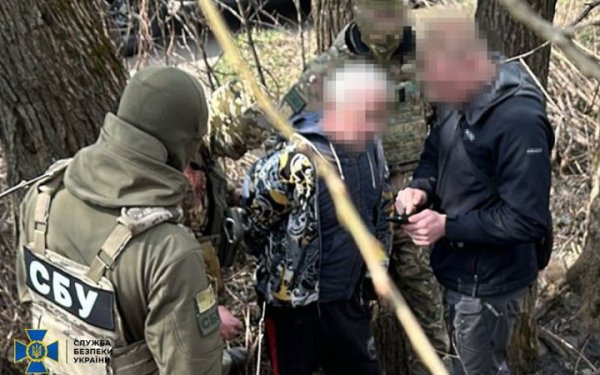 СБУ затримала "ексрегіонала", який наводив російські авіаудари по Сумщині
СБУ затримала "ексрегіонала", який наводив російські авіаудари по Сумщині
