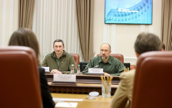 
Як влада змінювала закон про мобілізацію і кого ще вирішив звільнити Зеленський 