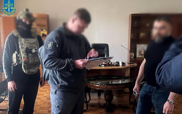 На Дніпропетровщині мера та секретаря міськради викрили на отриманні 30 тисяч доларів хабаря, – Офіс Генпрокурора
На Дніпропетровщині мера та секретаря міськради викрили на отриманні 30 тисяч доларів хабаря, – Офіс Генпрокурора