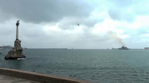 СМИ: в Севастополе прогремели взрывы СМИ: в Севастополе прогремели взрывы