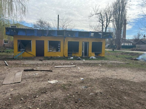 Окупанти вдарили КАБами по Боровій на Харківщині
Окупанти вдарили КАБами по Боровій на Харківщині