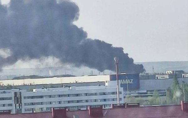 У Росії спалахнула потужна пожежа біля заводу "КамАЗ" (фото, відео)
У Росії спалахнула потужна пожежа біля заводу "КамАЗ" (фото, відео)