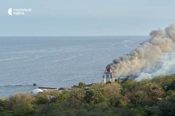 Россия ударила по Одессе: двое погибших и восемь раненых, горит "дворец студентов" Россия ударила по Одессе: двое погибших и восемь раненых, горит "дворец студентов"