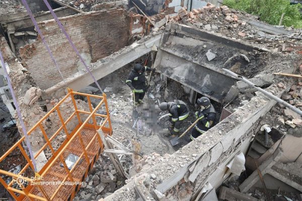У Дніпрі із-під завалів багатоповерхівки деблокували тіло жінки. ДСНС заявила про 7 загиблих в області
                                