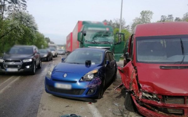 У Києві сталась ДТП за участю шести автівок
У Києві сталась ДТП за участю шести автівок