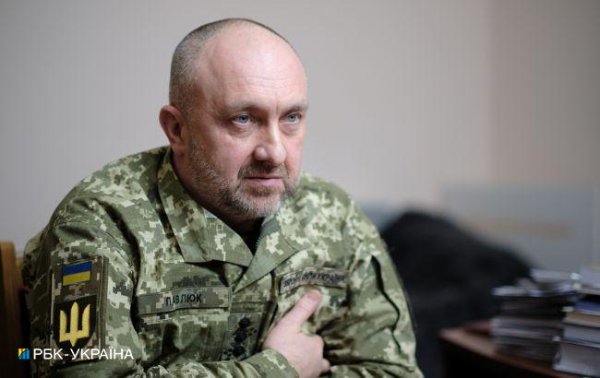 "Відсидітися не вдасться". Павлюк закликав українців знайти мужність стати до лав ЗСУ
"Відсидітися не вдасться". Павлюк закликав українців знайти мужність стати до лав ЗСУ