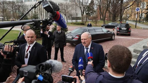 Лукашенко рассказал, почему Беларусь не вступает в войну против Украины Лукашенко рассказал, почему Беларусь не вступает в войну против Украины