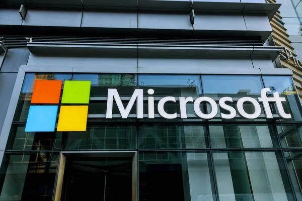 Microsoft инвестировала $1,5 млрд в ИИ-компанию G42
Microsoft инвестировала $1,5 млрд в ИИ-компанию G42