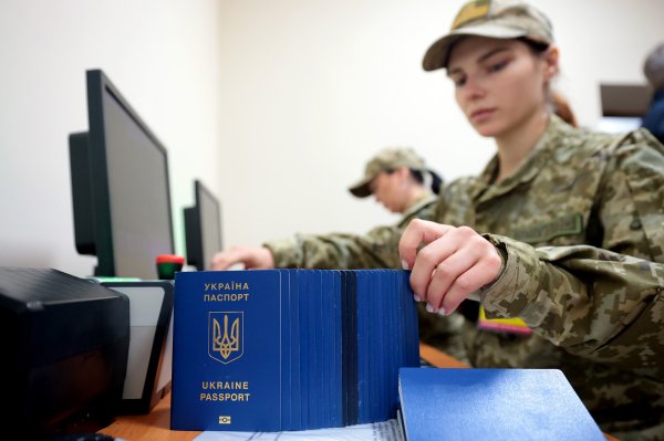 Студенти, спортсмени, волонтери. Хто може виїжджати за кордон під час війни і що для цього потрібно
Студенти, спортсмени, волонтери. Хто може виїжджати за кордон під час війни і що для цього потрібно
