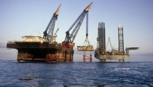 Британія ввозить нафропродукти РФ, користуючись лазівкою в законі - The Guardian Британія ввозить нафропродукти РФ, користуючись лазівкою в законі - The Guardian
