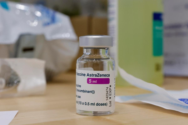 AstraZeneca вперше визнала, що її вакцина проти COVID може викликати тромби AstraZeneca вперше визнала, що її вакцина проти COVID може викликати тромби