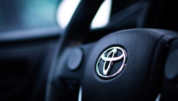 Toyota вперше продала рекордні 10,3 мільйона авто за рік Toyota вперше продала рекордні 10,3 мільйона авто за рік