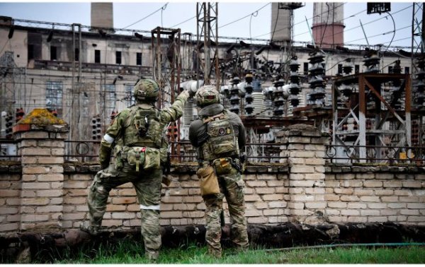 Удар по машинобудівному заводу у Луганську: з'явились супутникові знімки наслідків
Удар по машинобудівному заводу у Луганську: з'явились супутникові знімки наслідків
