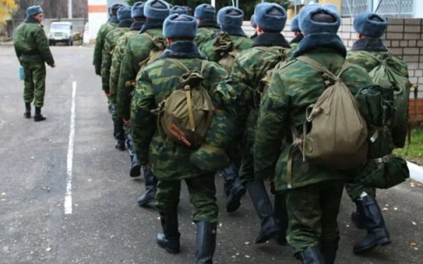 На тимчасово окупованих територіях почнуть мобілізувати українців електронними повістками
На тимчасово окупованих територіях почнуть мобілізувати українців електронними повістками