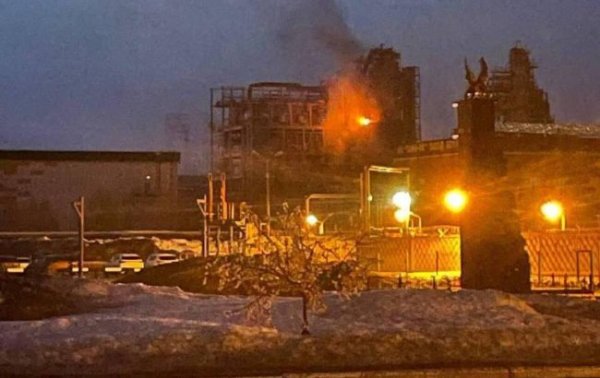 Не тільки завод із "Шахедами". Україна вдарила по НПЗ у Татарстані, - джерело
Не тільки завод із "Шахедами". Україна вдарила по НПЗ у Татарстані, - джерело