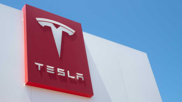 Tesla уволит более 10% сотрудников на фоне спада продаж
Tesla уволит более 10% сотрудников на фоне спада продаж