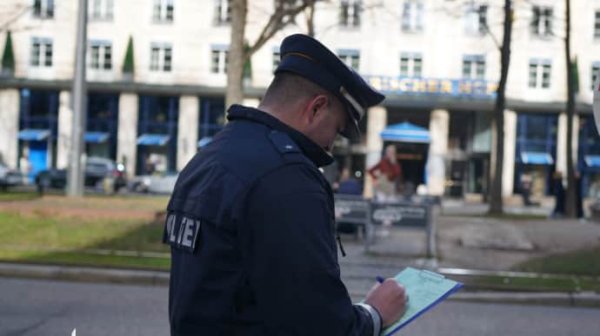 В Германии зарезали двух украинцев, подозреваемый - россиянин В Германии зарезали двух украинцев, подозреваемый - россиянин
