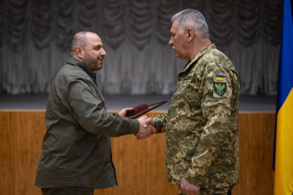 Умєров озвучив завдання новому голові Державної спеціальної служби транспорту
Умєров озвучив завдання новому голові Державної спеціальної служби транспорту