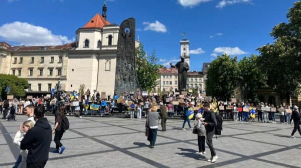 В Киеве, Львове и Харькове прошли акции в поддержку пленных В Киеве, Львове и Харькове прошли акции в поддержку пленных
