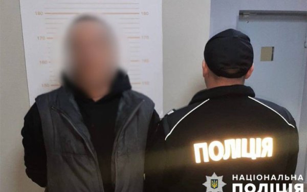 У Києві п’яний працівник автомийки катався на чужому авто під час комендантської години
У Києві п’яний працівник автомийки катався на чужому авто під час комендантської години