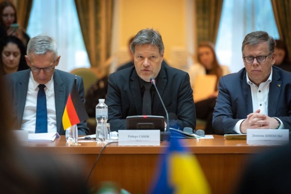 Німеччина за два роки відправила понад 100 вантажів гумдопомоги для енергетиків Німеччина за два роки відправила понад 100 вантажів гумдопомоги для енергетиків
