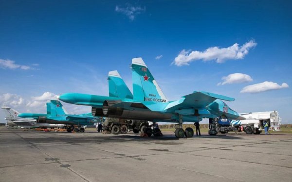 Безпілотники атакували військовий аеродром у Ростовській області РФ
Безпілотники атакували військовий аеродром у Ростовській області РФ