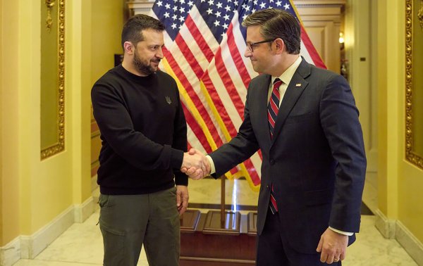 Персона №3 у США. Хто такий Майк Джонсон і як його кар'єра залежить від допомоги Україні
Персона №3 у США. Хто такий Майк Джонсон і як його кар'єра залежить від допомоги Україні