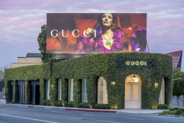 Акции владельца брендов Gucci и Balenciaga рухнули на 10%
Акции владельца брендов Gucci и Balenciaga рухнули на 10%