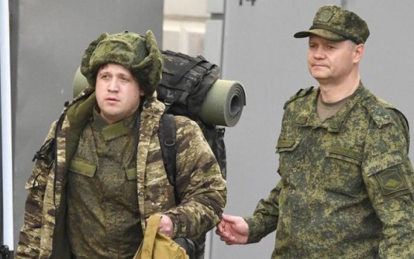 За контракт із армією РФ окупантам обіцяють по 500 тисяч рублів, але зарплати затримують
За контракт із армією РФ окупантам обіцяють по 500 тисяч рублів, але зарплати затримують