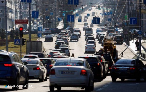 В Києві та Дніпрі збільшили дозволену швидкість руху авто: список вулиць
В Києві та Дніпрі збільшили дозволену швидкість руху авто: список вулиць