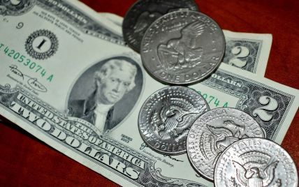 Курс валют на 4 апреля: сколько стоят доллар, евро и злотый
Курс валют на 4 апреля: сколько стоят доллар, евро и злотый