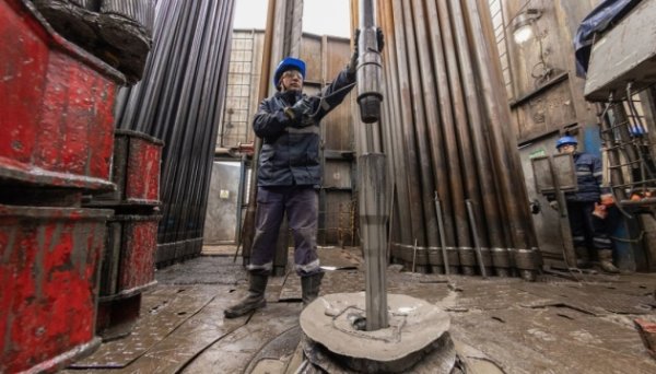 Західні страхові експерти заявили, що стеля цін на російську нафту не працює Західні страхові експерти заявили, що стеля цін на російську нафту не працює