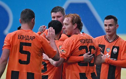 "Шахтер" с трудом обыграл "Зарю" и не подпустил "Динамо" в чемпионской гонке (видео)
"Шахтер" с трудом обыграл "Зарю" и не подпустил "Динамо" в чемпионской гонке (видео)