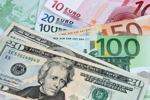 Курс валют на 18 апреля: доллар в банках прибавил 5 копеек, а евро 10 копеек
Курс валют на 18 апреля: доллар в банках прибавил 5 копеек, а евро 10 копеек