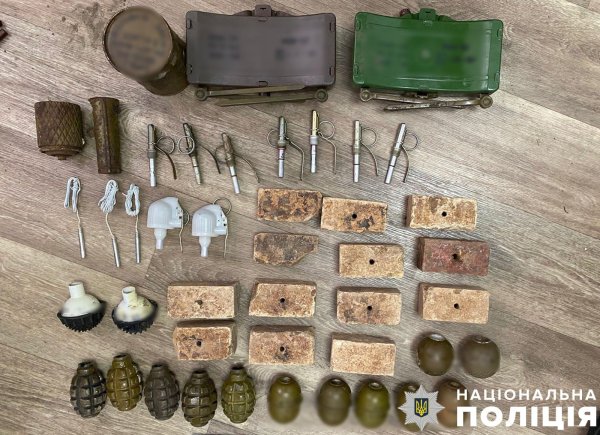 У Полтавській області затримали торгівця платами до ЗРК "С-300"
У Полтавській області затримали торгівця платами до ЗРК "С-300"