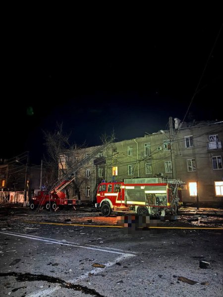 Палали будинки, серед жертв - рятувальники. Які наслідки нальоту "Шахедів" на Харків
Палали будинки, серед жертв - рятувальники. Які наслідки нальоту "Шахедів" на Харків