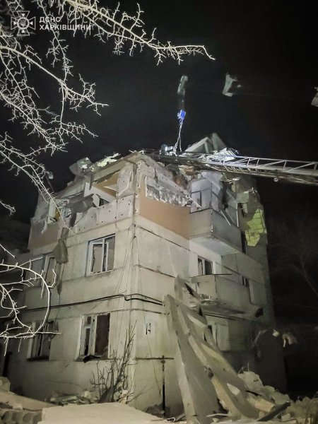 Окупанти скинули авіабомбу на багатоповерхівку у Куп'янську, загинула жінка
                                