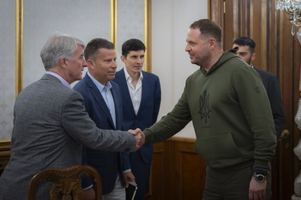 Єрмак обговорив із делегацією групи компаній CRH перспективи інвестицій в Україну Єрмак обговорив із делегацією групи компаній CRH перспективи інвестицій в Україну