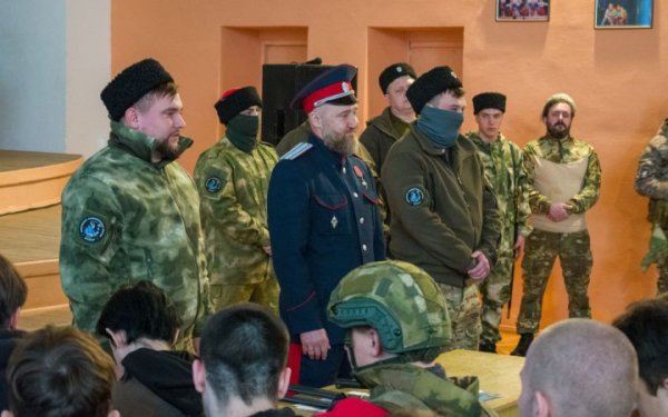 На тимчасово окупованій території Запорізької області освіту переводять на “військові рейки”, - Федоров
На тимчасово окупованій території Запорізької області освіту переводять на “військові рейки”, - Федоров