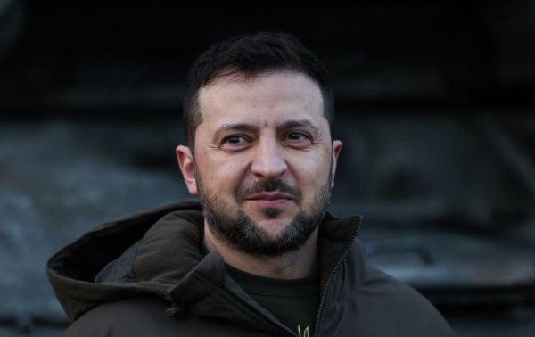 Зеленський приїхав у Донецьку область і перевірив будівництво фортифікацій
Зеленський приїхав у Донецьку область і перевірив будівництво фортифікацій