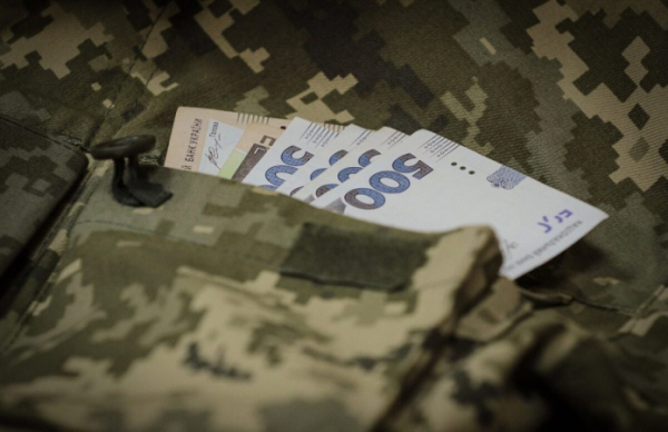 Кабмин принял постановление о доплатах в 70 000 военным на «на нуле»
Кабмин принял постановление о доплатах в 70 000 военным на «на нуле»