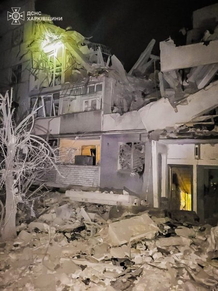 Окупанти скинули авіабомбу на багатоповерхівку у Куп'янську, загинула жінка
                                