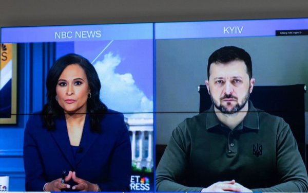 Зеленський: "Завдяки підтримці США ми матимемо шанс на перемогу"
Зеленський: "Завдяки підтримці США ми матимемо шанс на перемогу"