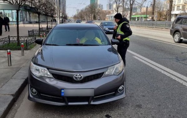 Водіям нагадали про штрафи за "популярні" порушення ПДР: скільки доведеться заплатити
Водіям нагадали про штрафи за "популярні" порушення ПДР: скільки доведеться заплатити