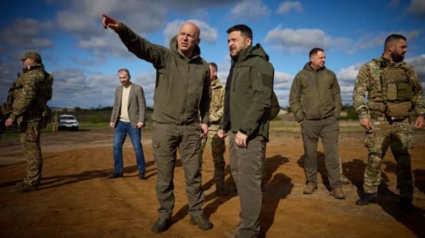 Зеленский в Донецкой области проверил строительство фортификаций Зеленский в Донецкой области проверил строительство фортификаций
