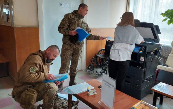 Крім повісток чоловікам надсилатимуть ще один документ: деталі
Крім повісток чоловікам надсилатимуть ще один документ: деталі
